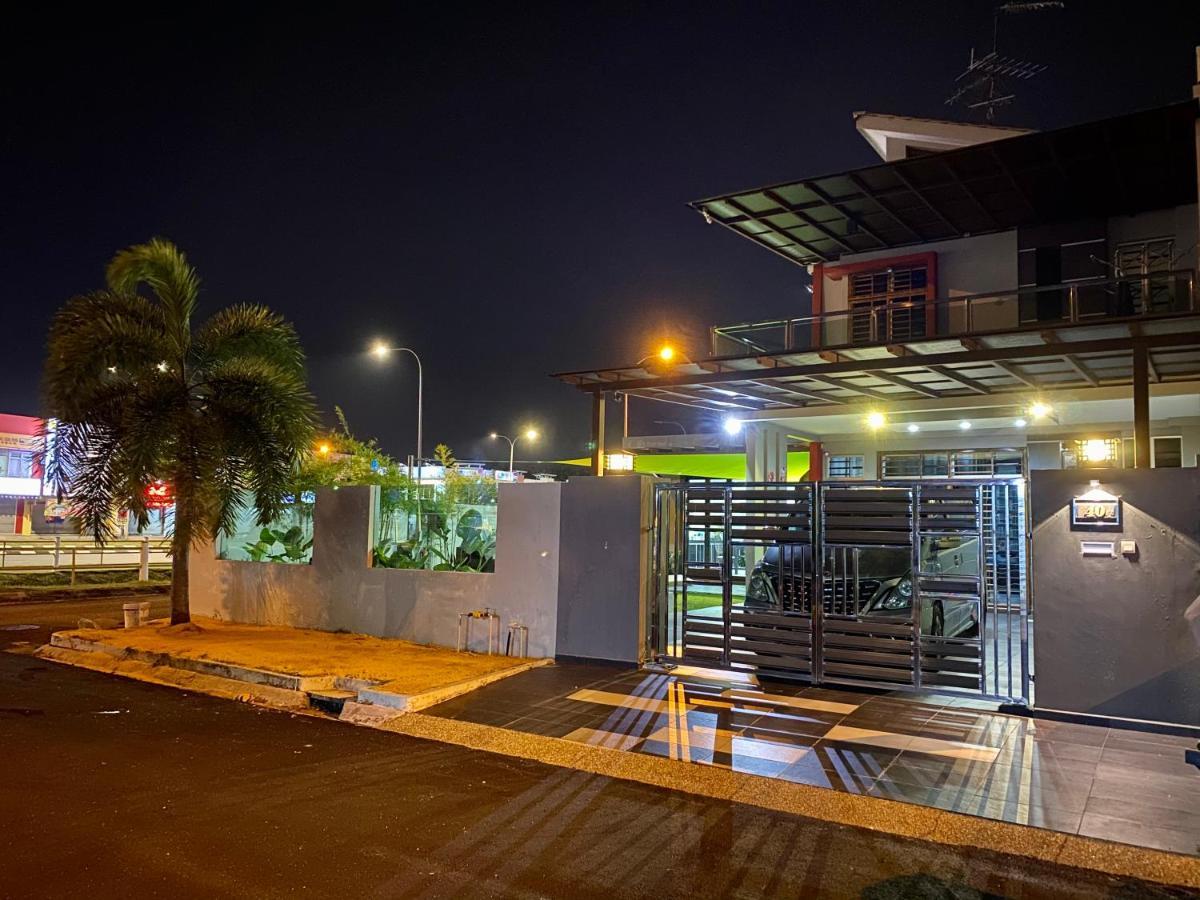 Villa The Hiijo Haus Private Pool & Garden Johor Bahru Esterno foto